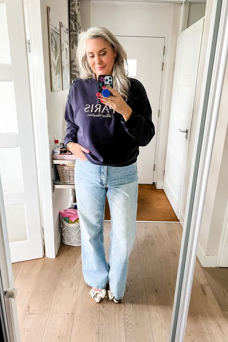 Ootd - Thursday. Navy blue H&M sweatshirt with embroidery and golden button on one shoulder. High waisted wide leg jeans (old, Terstal). Gold slingback shoes with bow detail. 



#LTKeurope #LTKmidsize #LTKstyletip