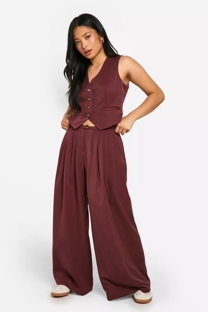 Petite Extreme Wide Leg Pleated Trouser | Boohoo.com (UK & IE)