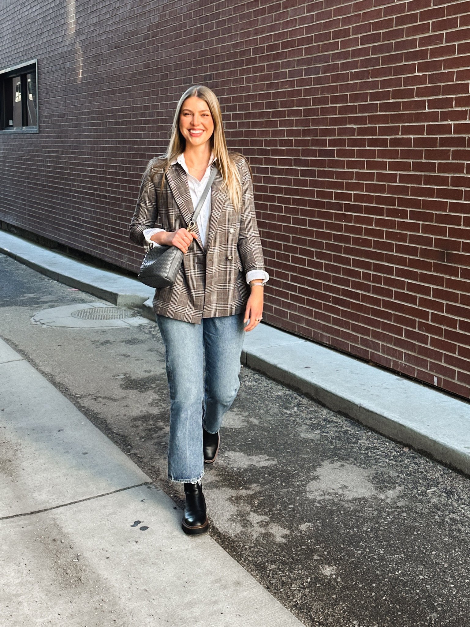 Winter outfit idea! Waterproof boots, agolde jeans (27), white Oxford shirt, Amazon bag 

#LTKSeasonal