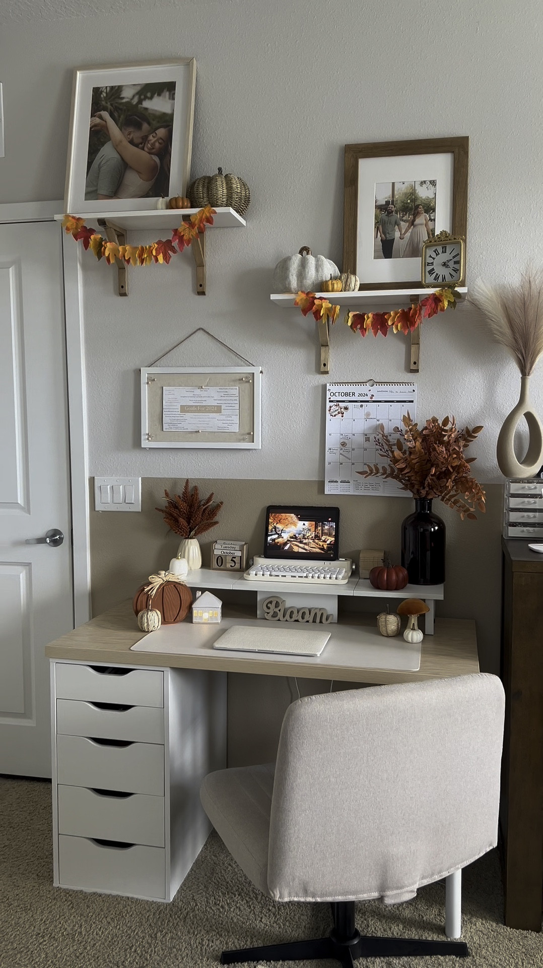 Home office decor for fall 🫶🏼🤎🍂

#LTKStyleTip #LTKSeasonal #LTKHome