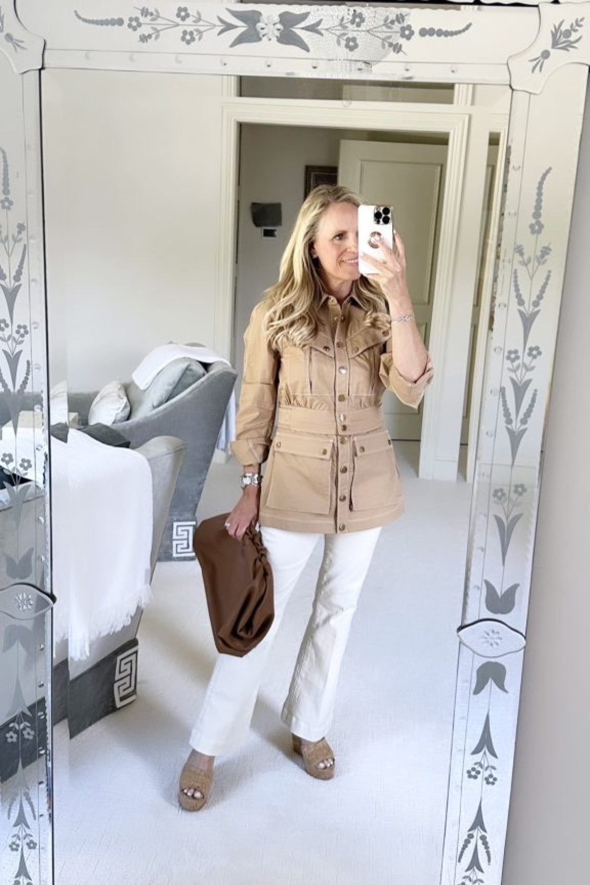 This transitional safari jacket can be styled so many different ways and is such a great piece to wear almost year round!

Convertible cropped khaki jacket
Veronica Beard safari jacket
Veronica Beard jeans
Veronica Beard striped blouse
Brown Clutch 

#LTKover40 #LTKSeasonal #LTKstyletip