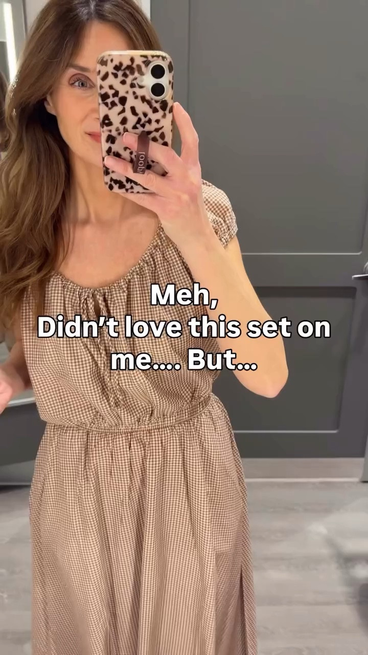 Sometimes the outfit doesn’t look as cute on🤷🏼‍♀️ Didn’t love the skirt and top together, but the gingham top alone is so adorable with jeans!

All of it is on sale!
Jeans size 4
Top medium 


Follow @lilliesandlashes and Comment SHOP for a link! ( if you’re not following you many not receive it)

#targetstyle #90sstyle #baggyjeans #lowrisejeans #styleover40

#LTKSaleAlert