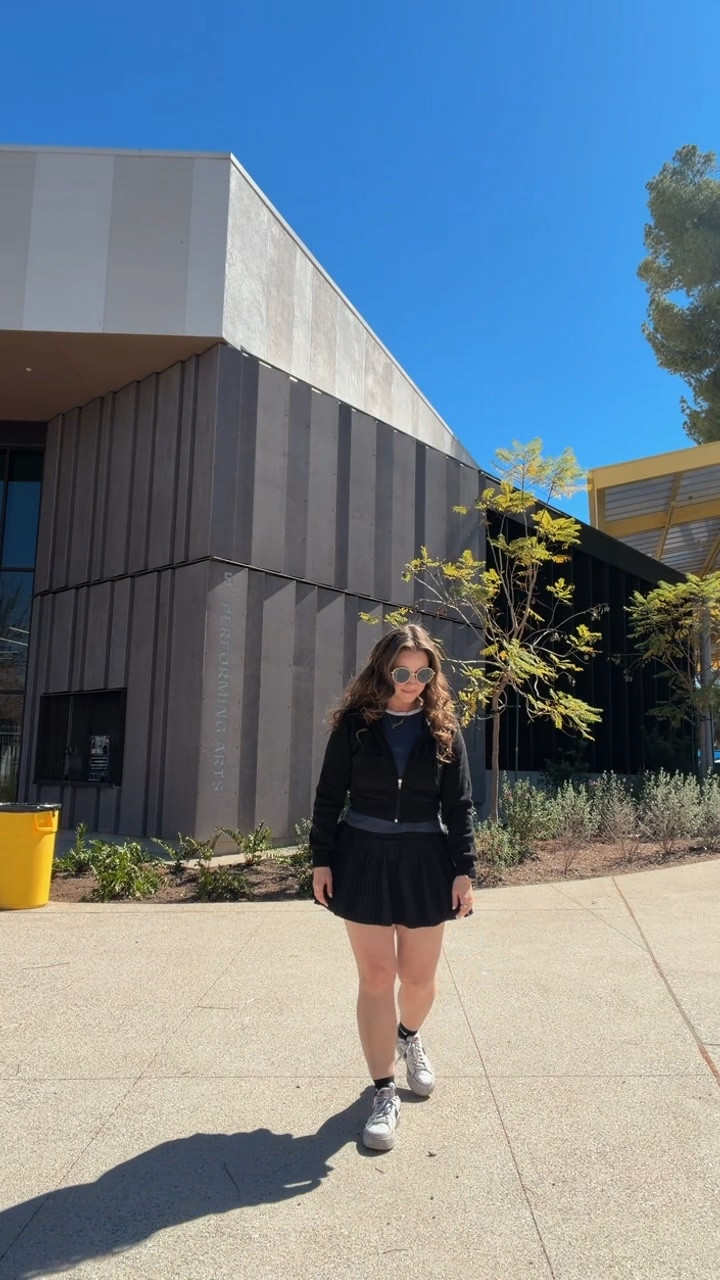 Dark color basics 

#LTKootd #LTKdayinmylife #LTKgrwm