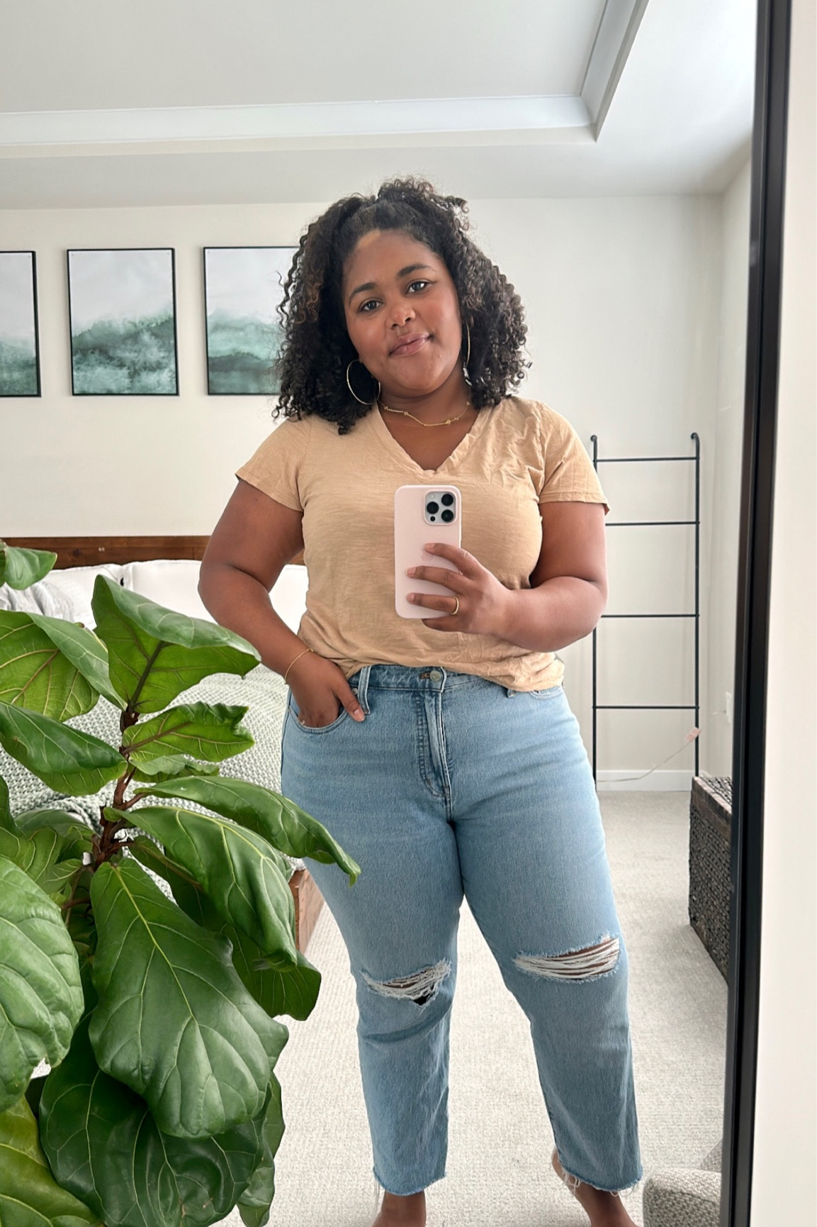 My new favorite jeans and a simple tee! Never misses! 💛

#LTKSeasonal #LTKcurves #LTKFind