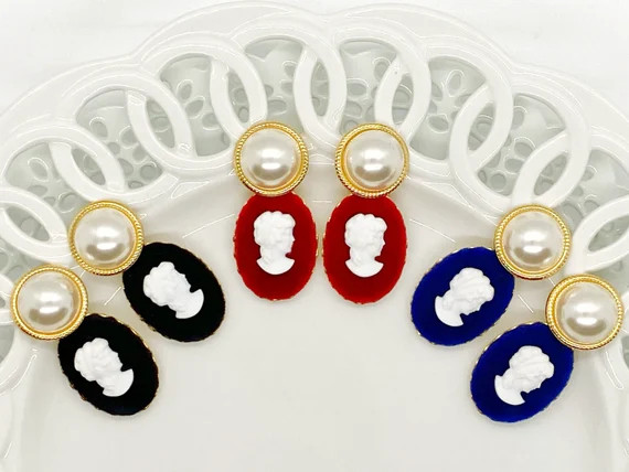 Cameo Earrings/Black Cameo Earrings/Pearl Earrings/Pearl Post | Etsy | Etsy (US)