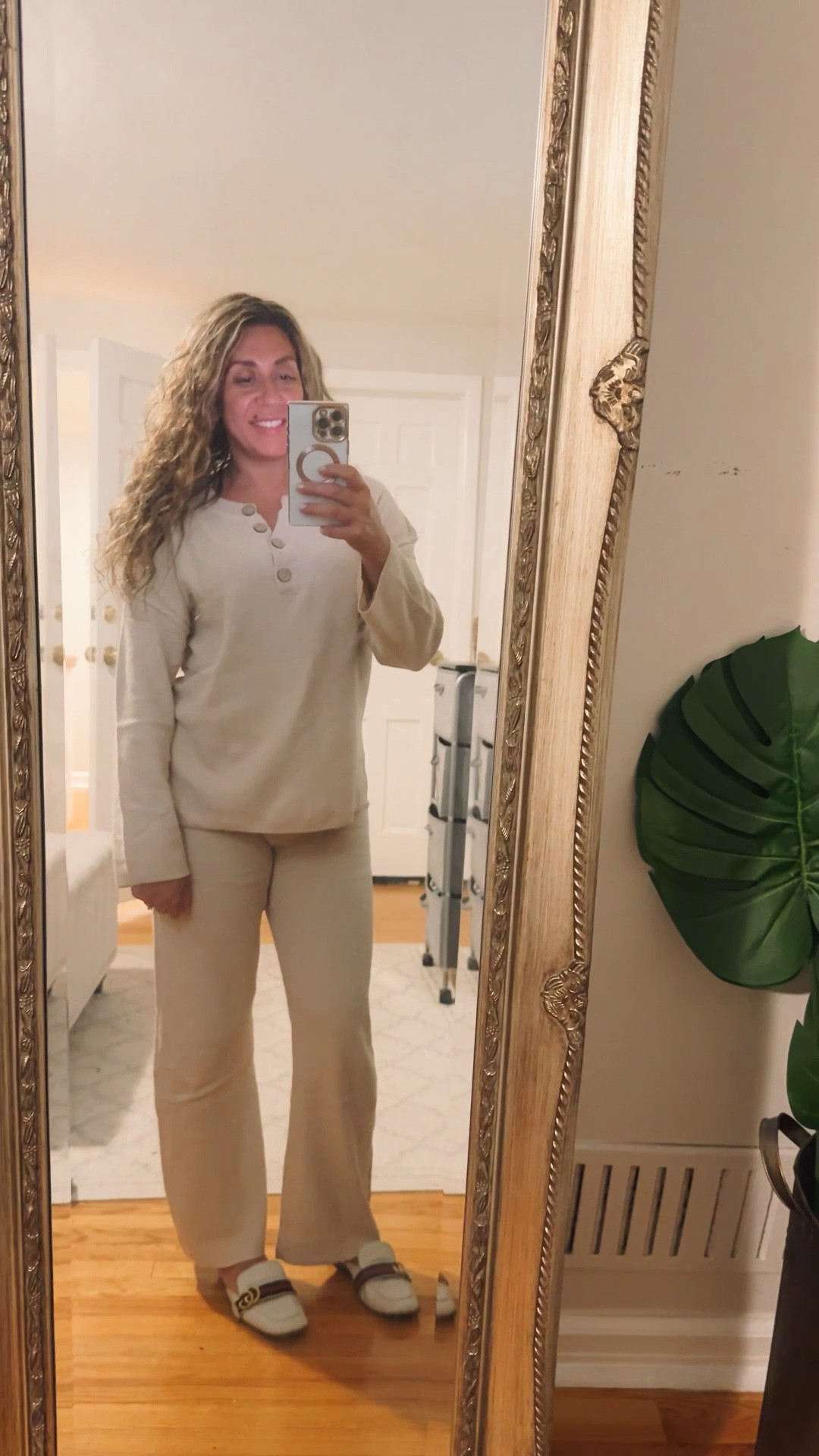 Cozy Knit set ✨
Such a comfy and cozy set in a lightweight knit perfect for fall. Great for running errands, school pick up and lounging at home. I’m pairing it with slides or loafers to show off the cropped flare of the pants. High waisted and stretchy. I’m wearing a small.


#amazonfinds #amazonfashion 

#LTKFindsUnder50 #LTKSeasonal #LTKStyleTip