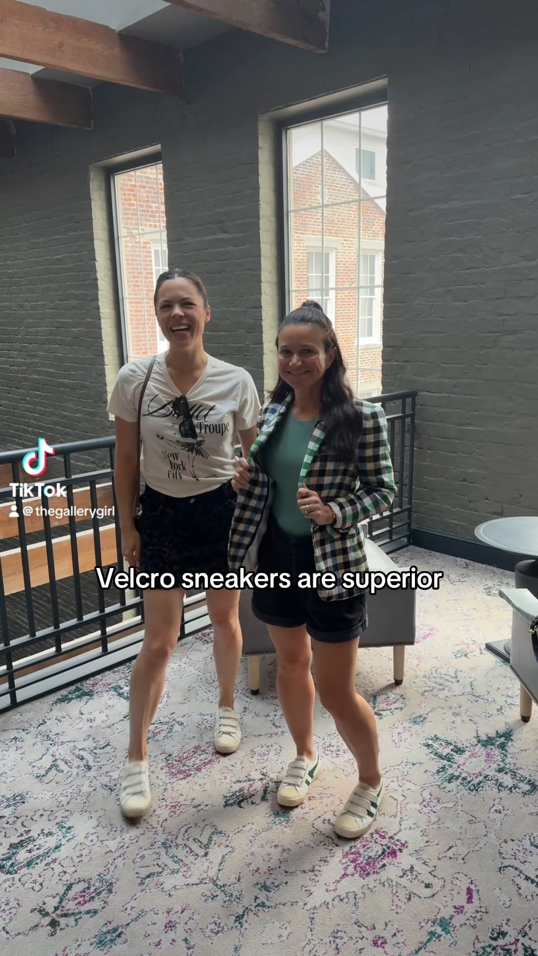 Casual travel outfit 