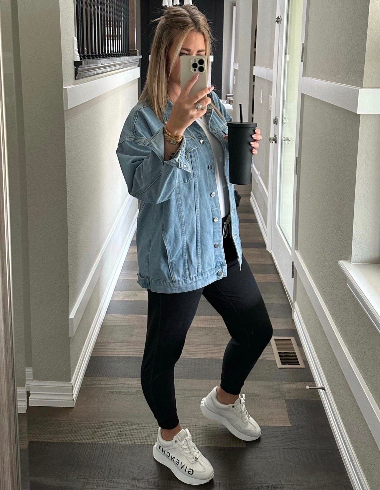 This Jean jacket is so good and inexpensive!! 

Outfit | summer | cozy | minimalist | style | fashion | amazon 


#LTKootd #LTKdayinmylife #LTKMidsize