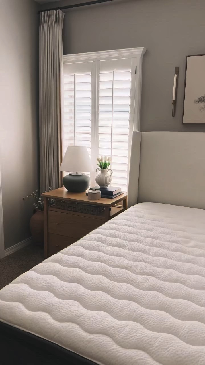 I’m still working on making my room as cozy as possible and my sleeping habits. Sleep has come easier these last few weeks and adding this mattress topper from @bedlorehome for an extra layer of cozy has definitely helped. It offers support for any sleep position, it’s breathable and made with non toxic materials. 

Link in stories and bio

#bedlorehome #bedding #mattresstopper #beddingdecor #bedroominspo