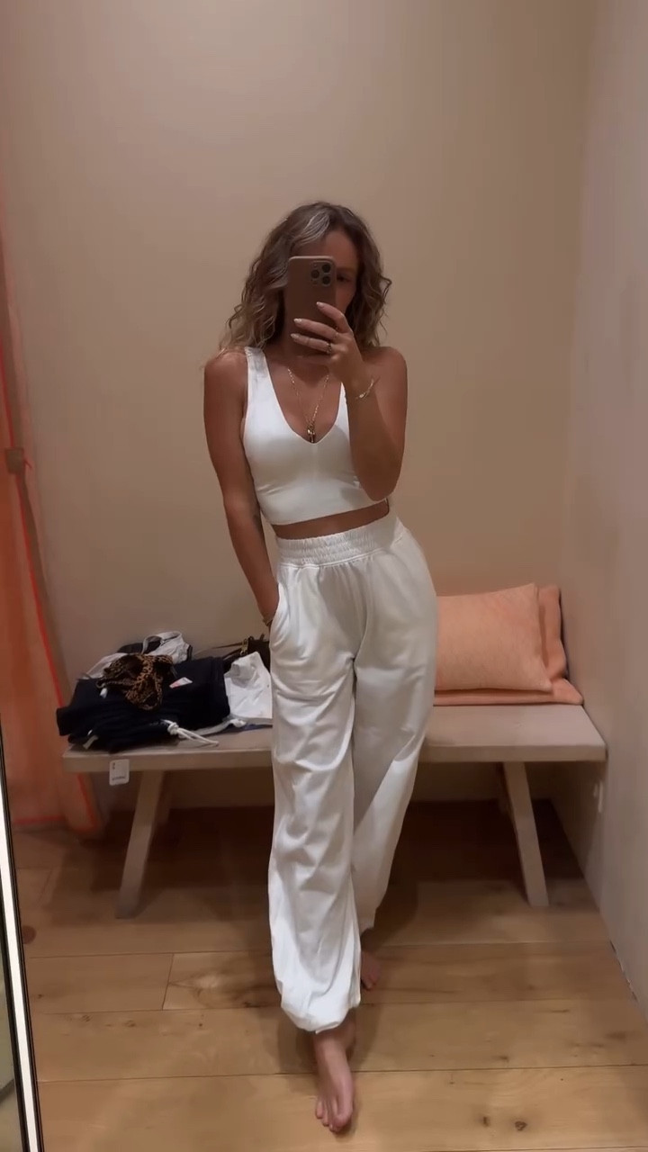 Come shopping with me for Summer athleisure at @fpmovement 💦 

Linked all the looks on LTK 😘

#summerathleisure #fpmovement #athleisurestyle #summerstyle #summersets #workoutstyle #workoutgear #freepeople