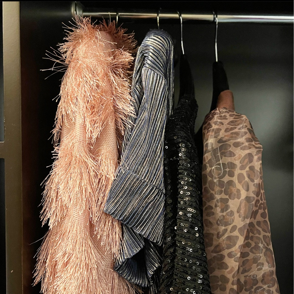 Holiday outfit inspiration ✨ #sequins #fringe #glitter

#LTKHoliday #LTKSeasonal