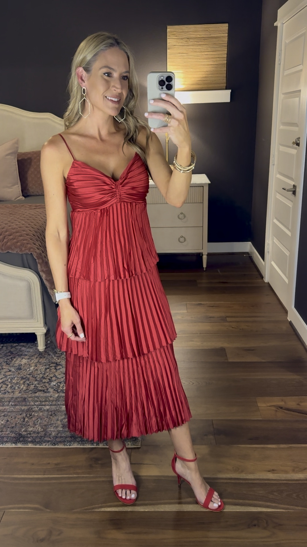 Holiday dress ✨ Back in stock! 

I’m wearing XS. It was a hint loose around the bust. This is a gorgeous shade of red and would be stunning for the holidays and New Year’s Eve. 

#everypiecefits

Holiday dress 
Christmas dress
Party dress 
Midi dress 
Cocktail dress 
New Year’s Eve dress 
New Year’s Eve outfit 
Red dress 
Wedding guest dress 
Valentine’s Day dress 

#LTKWatchNow #LTKParties #LTKHoliday