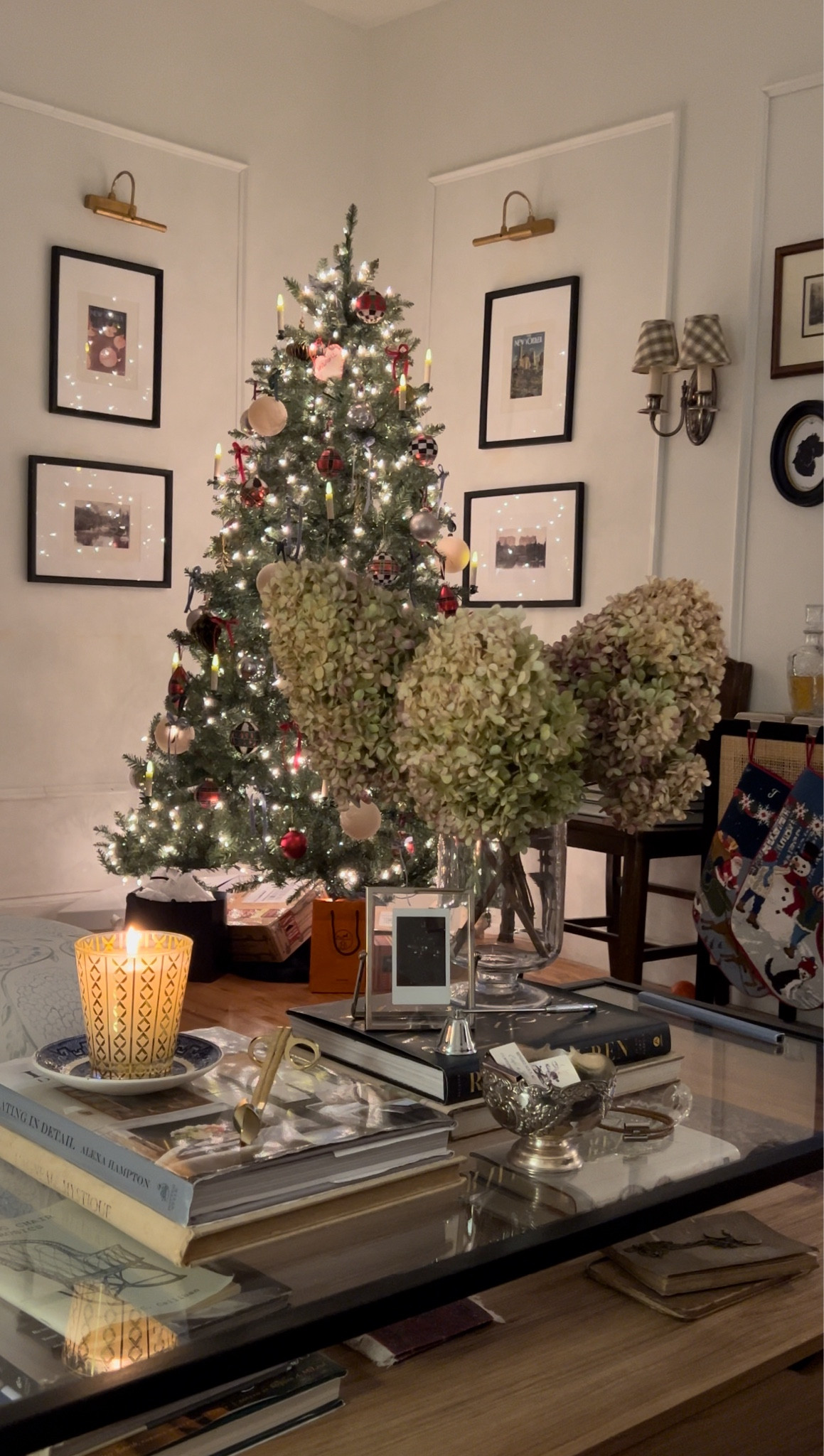 NYC apartment Christmas decor 💚 

#LTKGiftGuide #LTKSeasonal #LTKHoliday