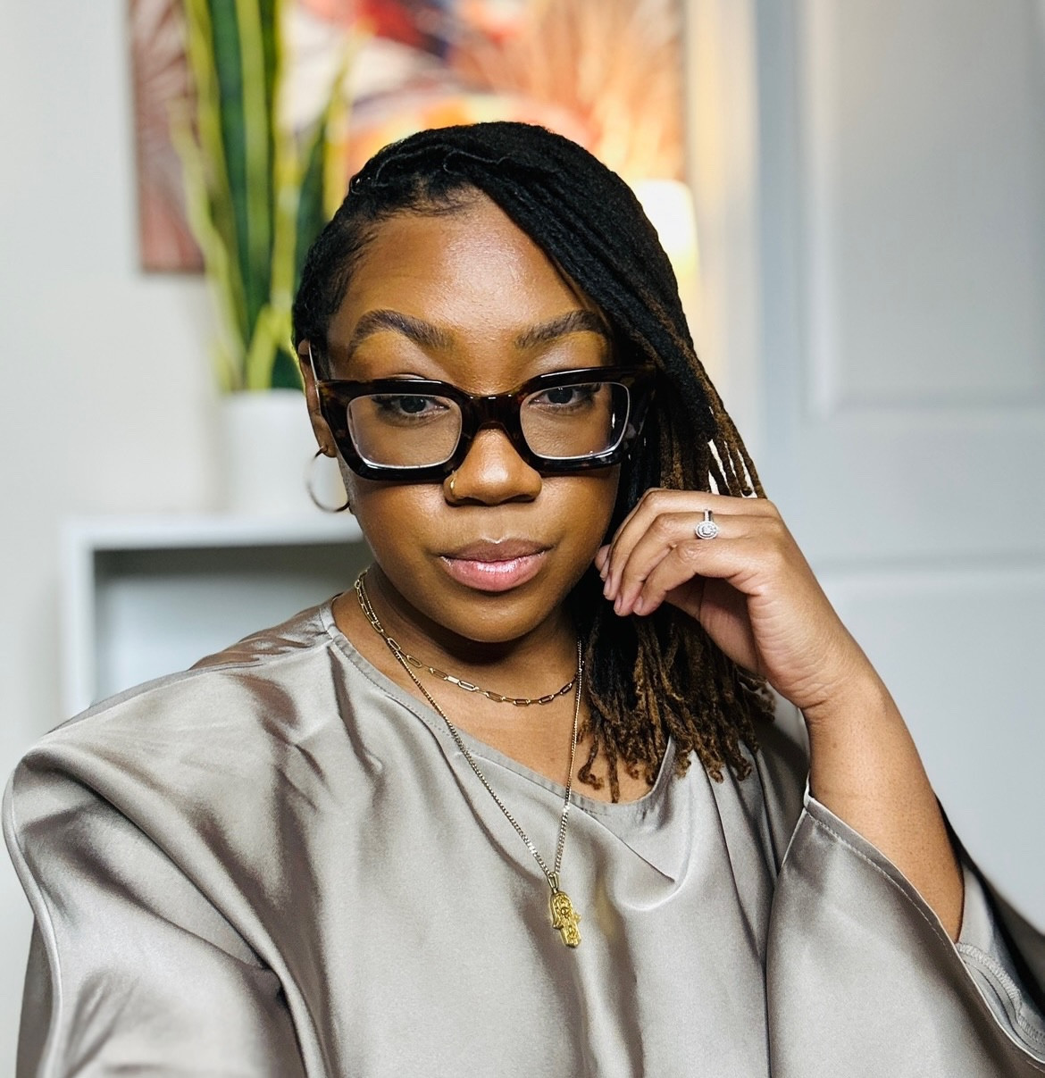 C’est Parti! ✨ Hey girl! Get up GO! … and I mean 
for it all!!

Top @revolve 

#locs #locd #locstylesformen #womenwithlocs #findingHER