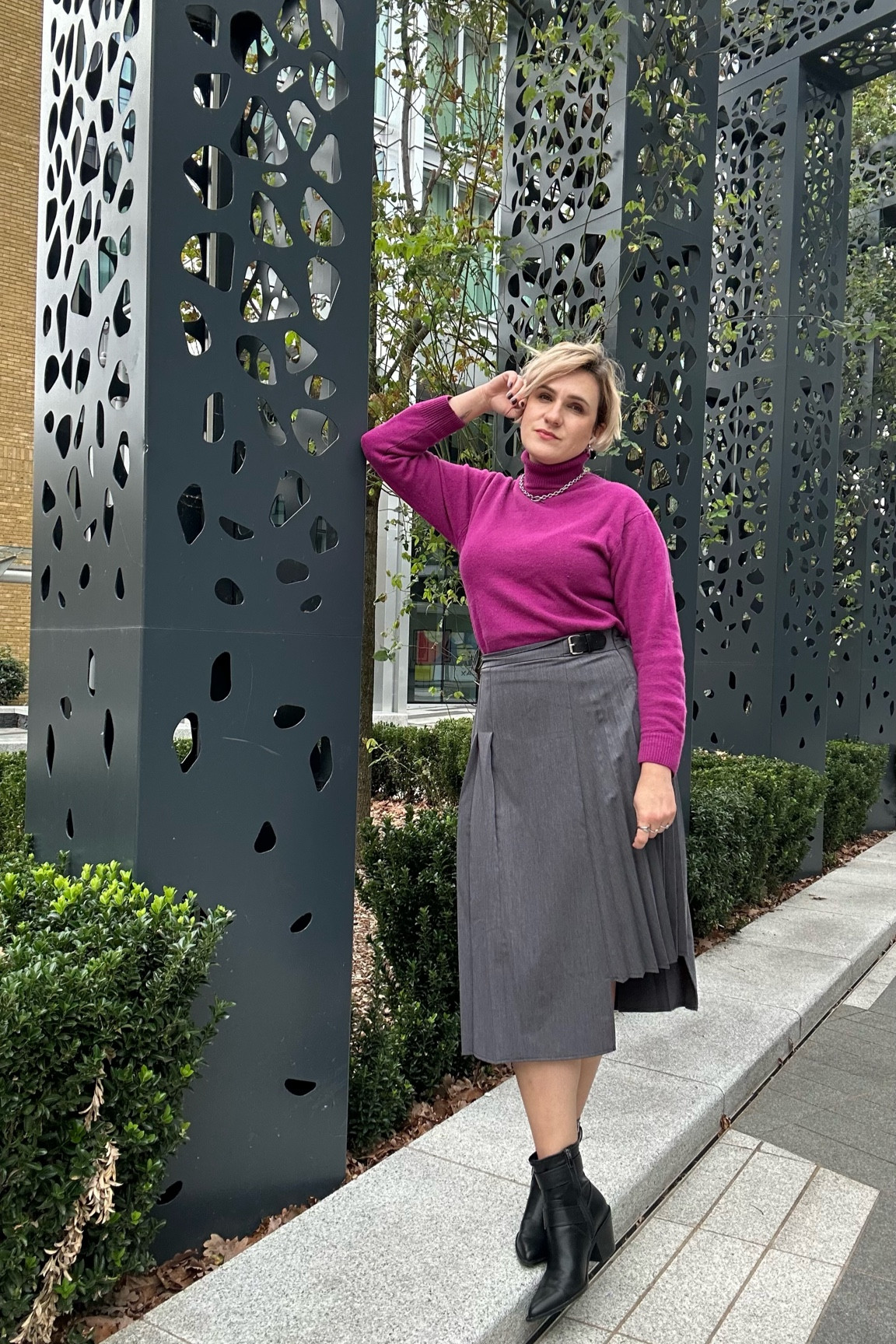 Fall outfit
Autumn outfit 
Asymmetrical skirt 
Wool turtleneck jumper
Wool sweater 

#LTKfindsunder50 #LTKworkwear #LTKSeasonal