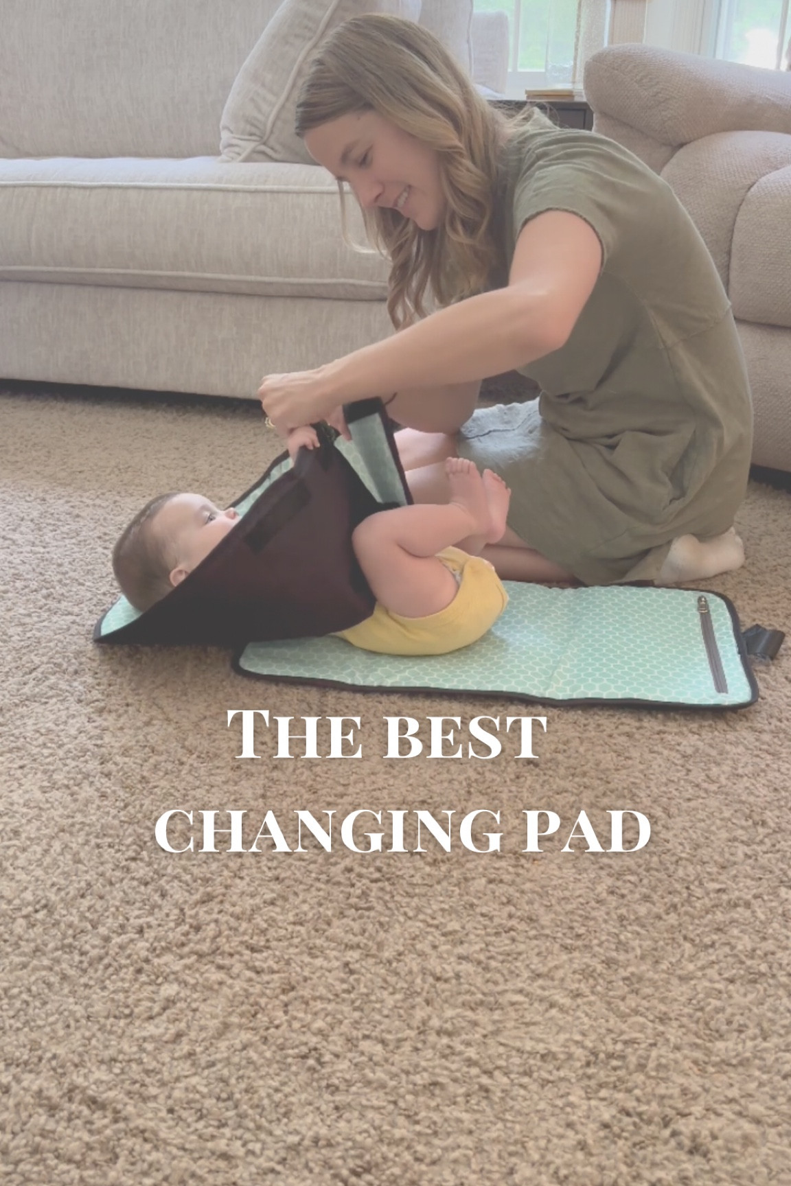 Changing pad that occupies little hands! 