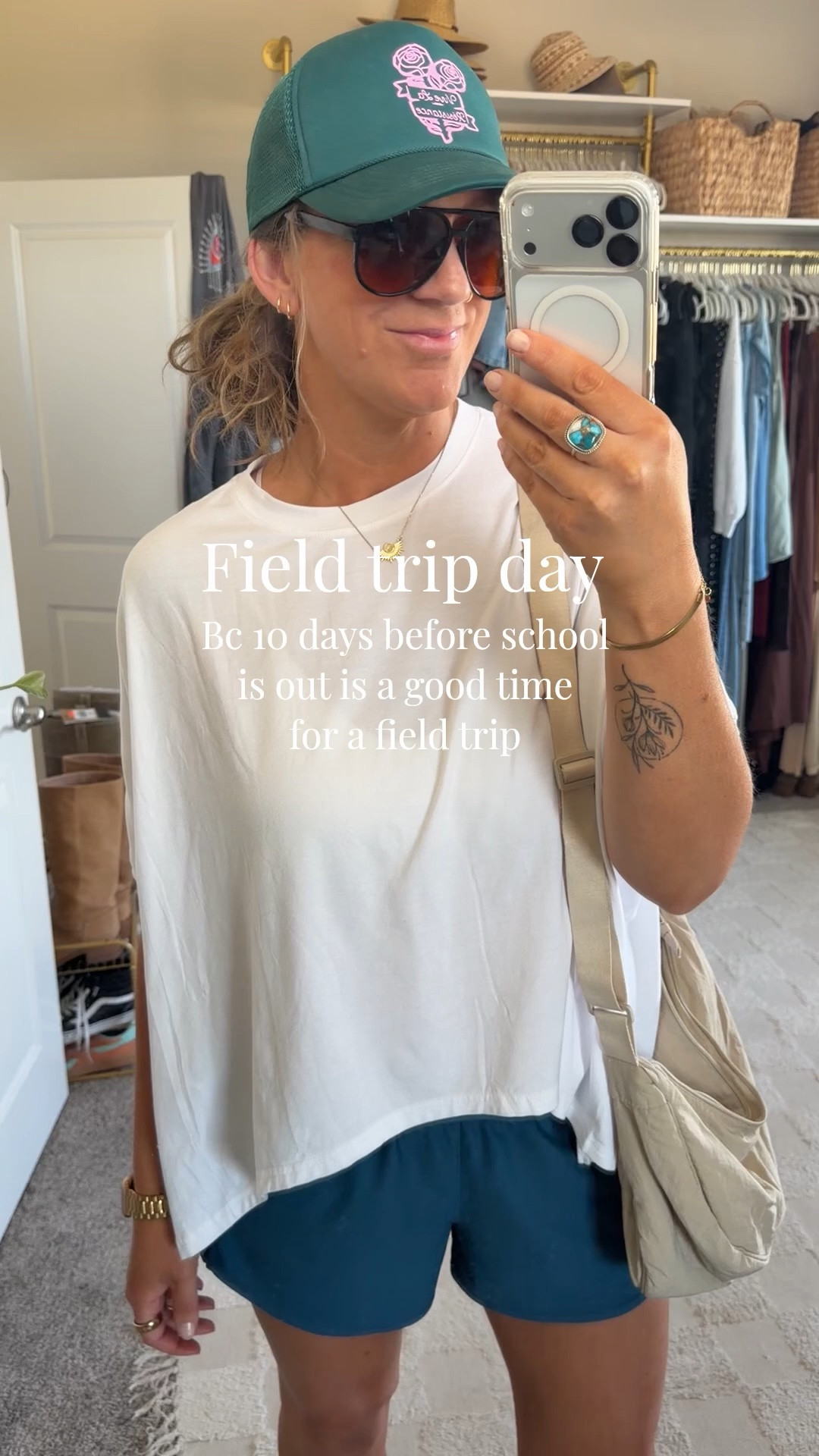 Field trip day - Large top, large shorts, men’s 9.5 sneakers (11 women’s) bag is the large size