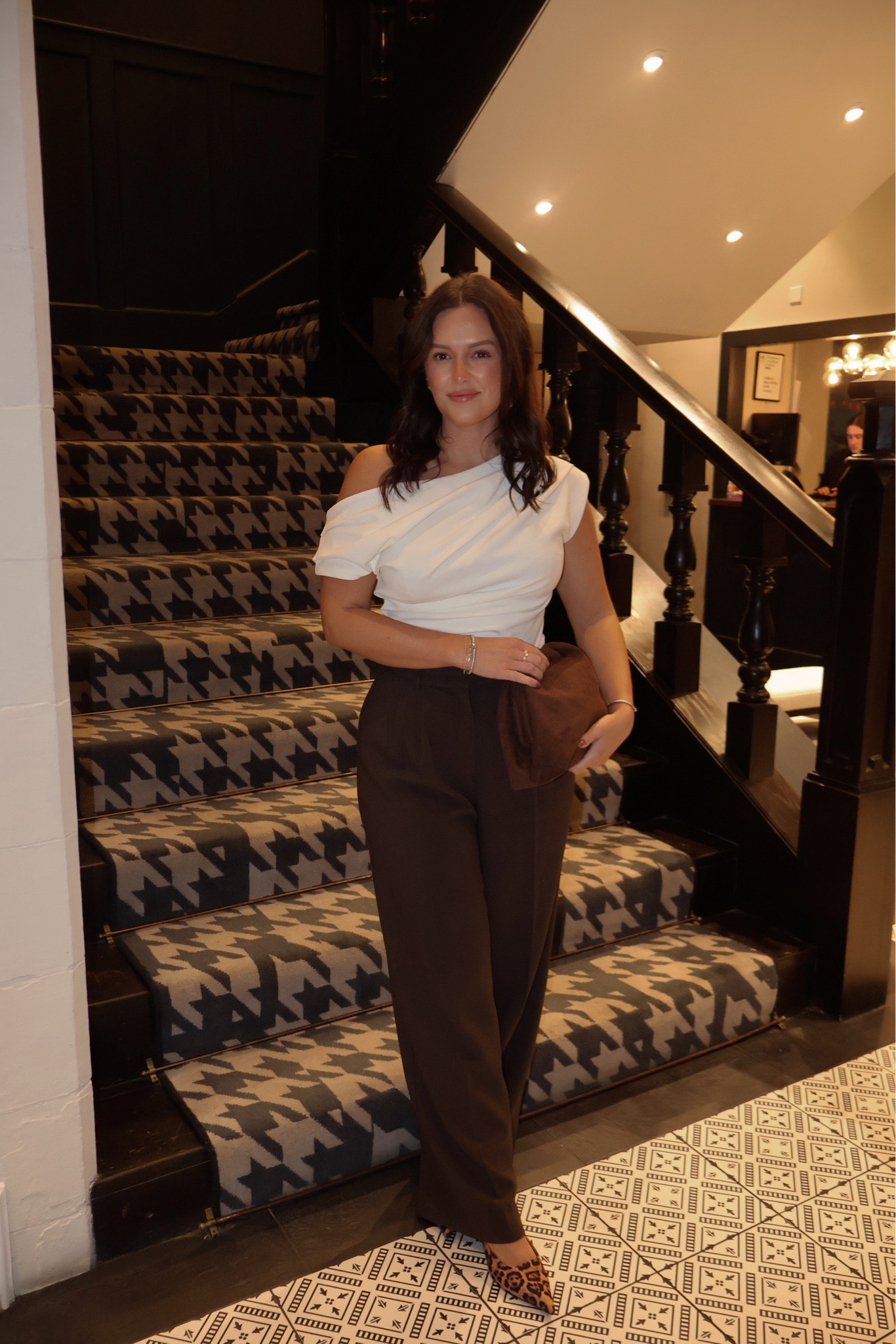Cream and brown tones, autumn evening outfits, tailored trousers, brown bag, leopard heels, gold accessories, suede bag 

#LTKuk #LTKautumn #LTKeurope