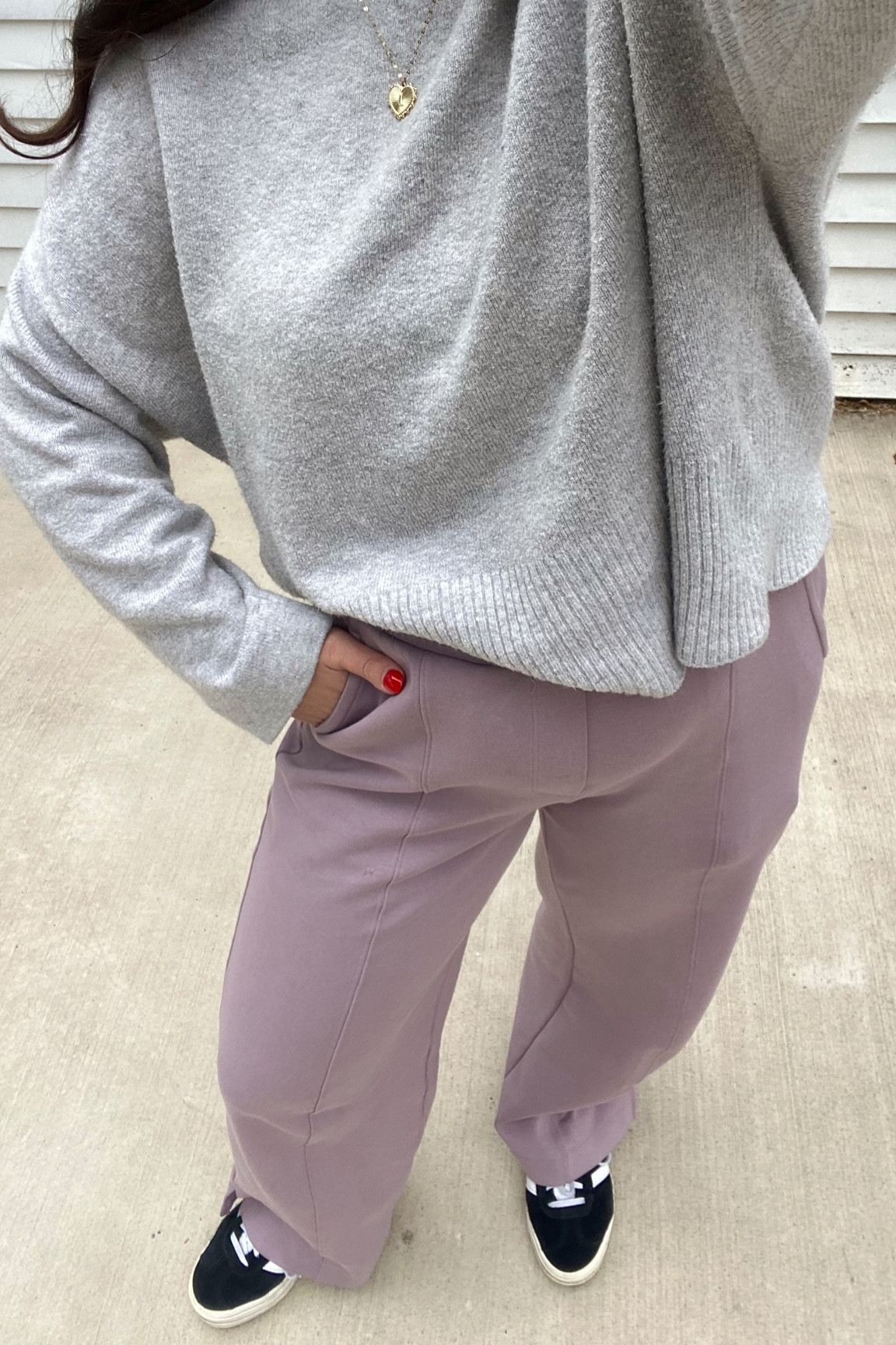 The best elevated wide leg sweatpants!!! I wear my true size medium! 

#oldnavyfinds #widelegsweatpants