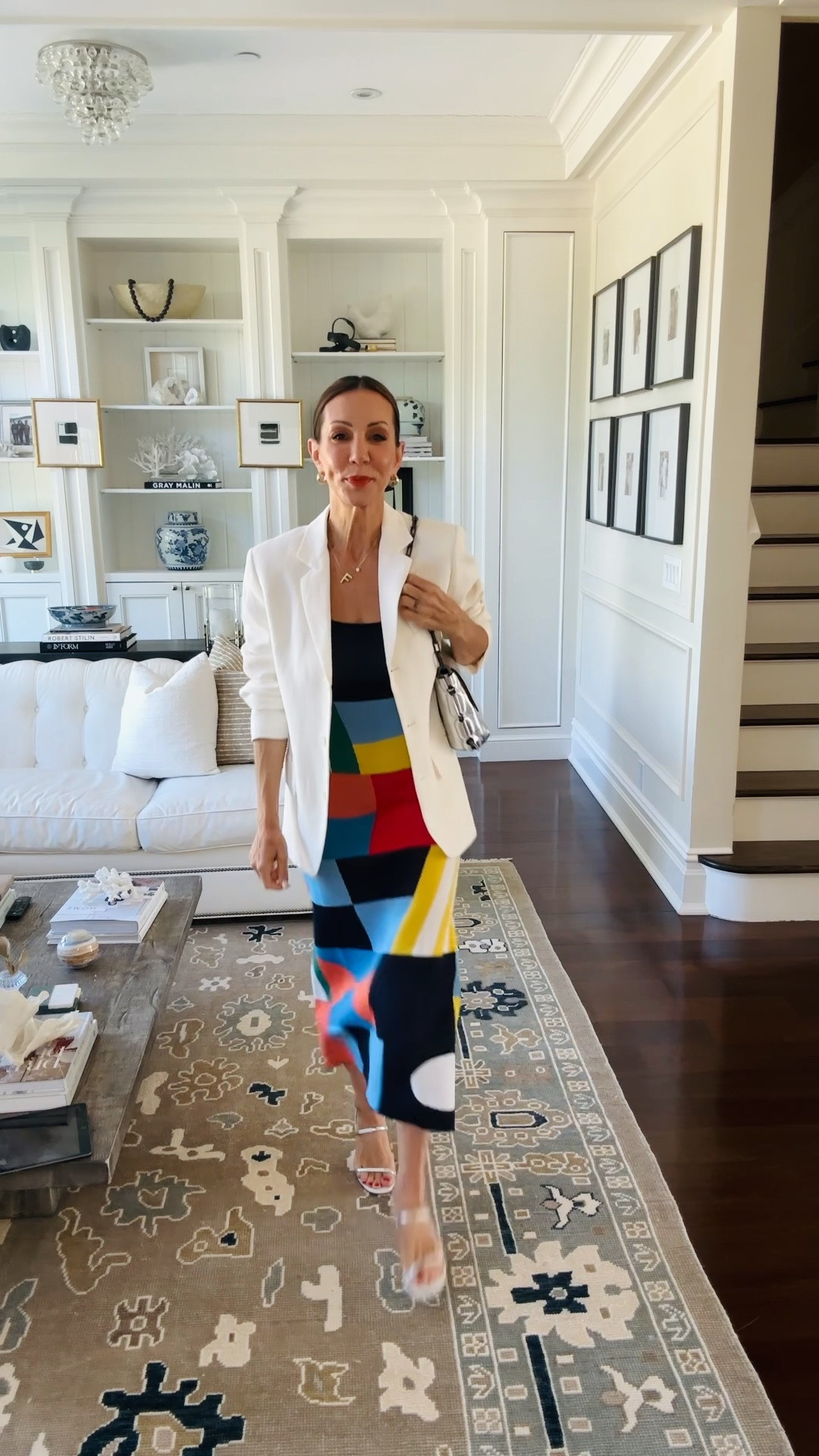 This bold dress is one of my favorites. It’s perfect dressed up or down.  The material Is such great quality and so slimming. This can be worn to dinner with sandals, a daytime event or dressed up with bold accessories for a coastal wedding. 😍