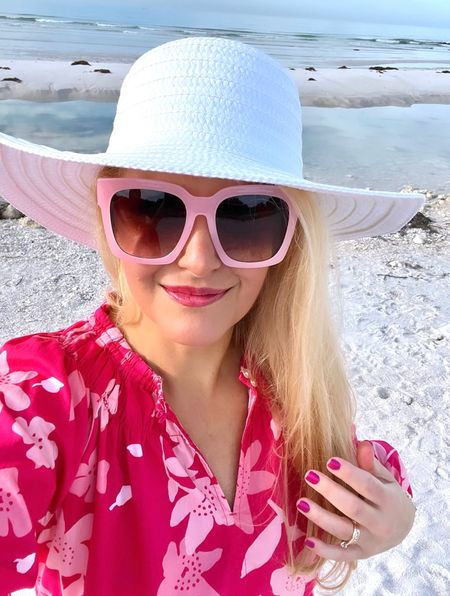 These oversize pink sunglasses are perfect for spring and summer! Love the frame shape and they’re under $15!




#LTKfindsunder50 #LTKtravel #LTKswim