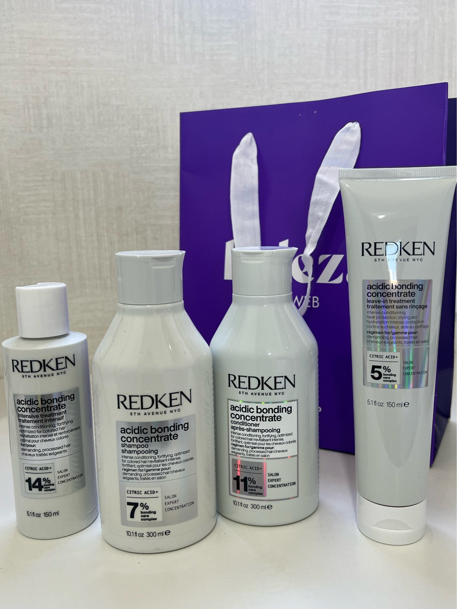 Linha perfeita pra quem tem química no cabelo! Ajuda a revitalizar o fio, deixa o cabelo mais macio e com menos pontas duplas 🙋🏼‍♀️ E o cheiro, nem se fala! Me lembra balinha azeda da fini hahahah 

#LTKbrasil #LTKbeauty