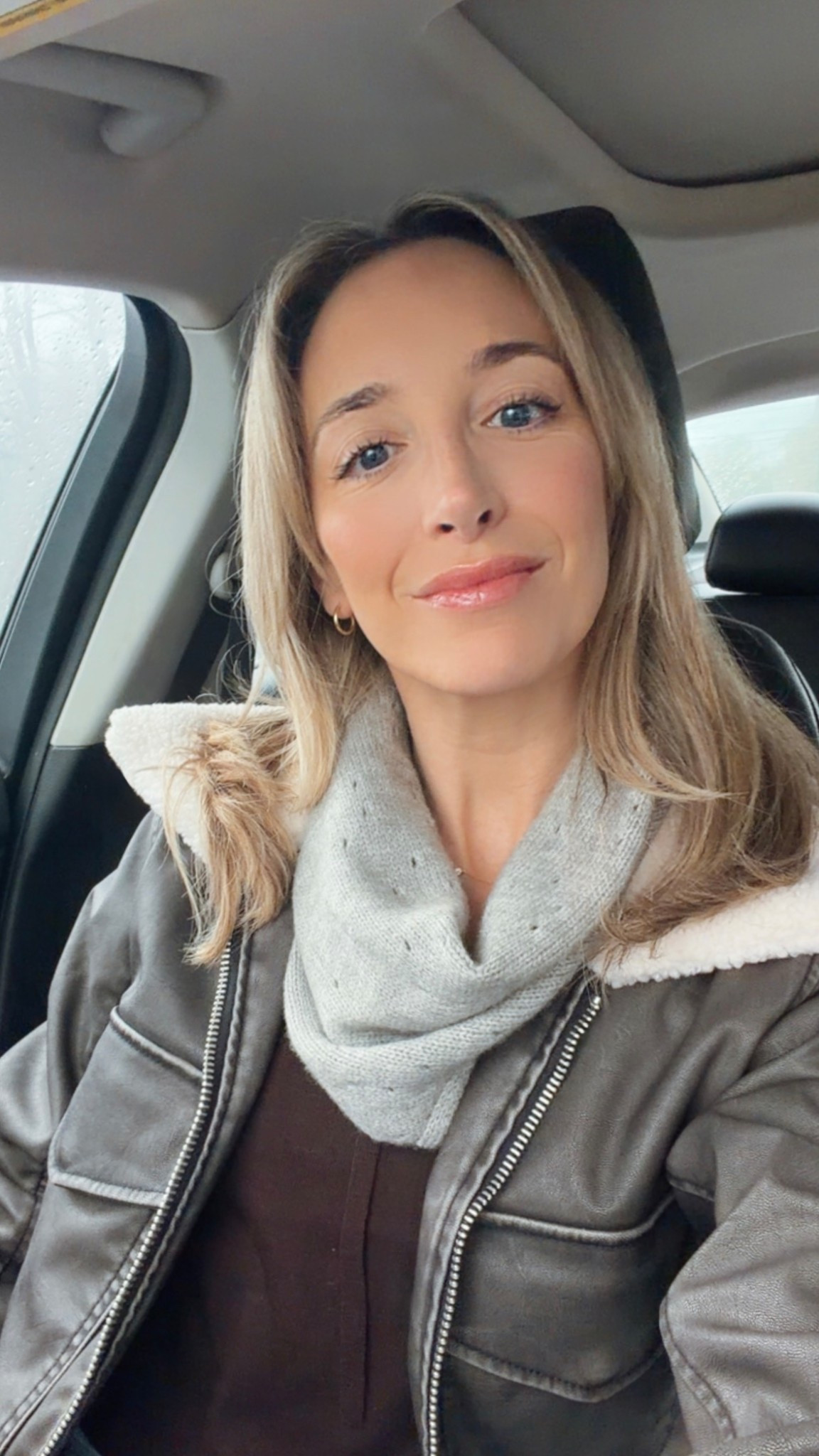 Easy casual Early Spring Outfit for Women!

A must-have for Spring is a nice quality leather jacket!  Throw it on over anything & instantly feel the “cool girl” effect 😉

And a knit triangle scarf elevates any basic outfit & instantly makes it interesting! 💯


👉🏻 My brown leather jacket with sherpa collar is by Blank NYC but it’s from a few years ago, so I tagged a bunch of other Spring jackets I love below!

#LTKootd #LTKSpringSale #LTKgrwm