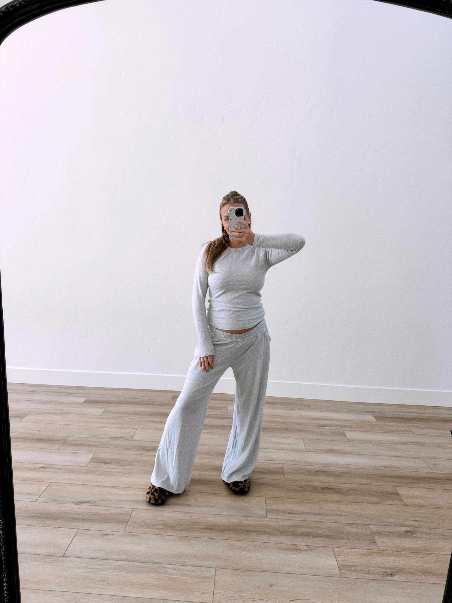 The comfiest set I’ve quite possibly ever worn!! not maternity but stretchy for the bump, I did my true size medium in top and bottoms!