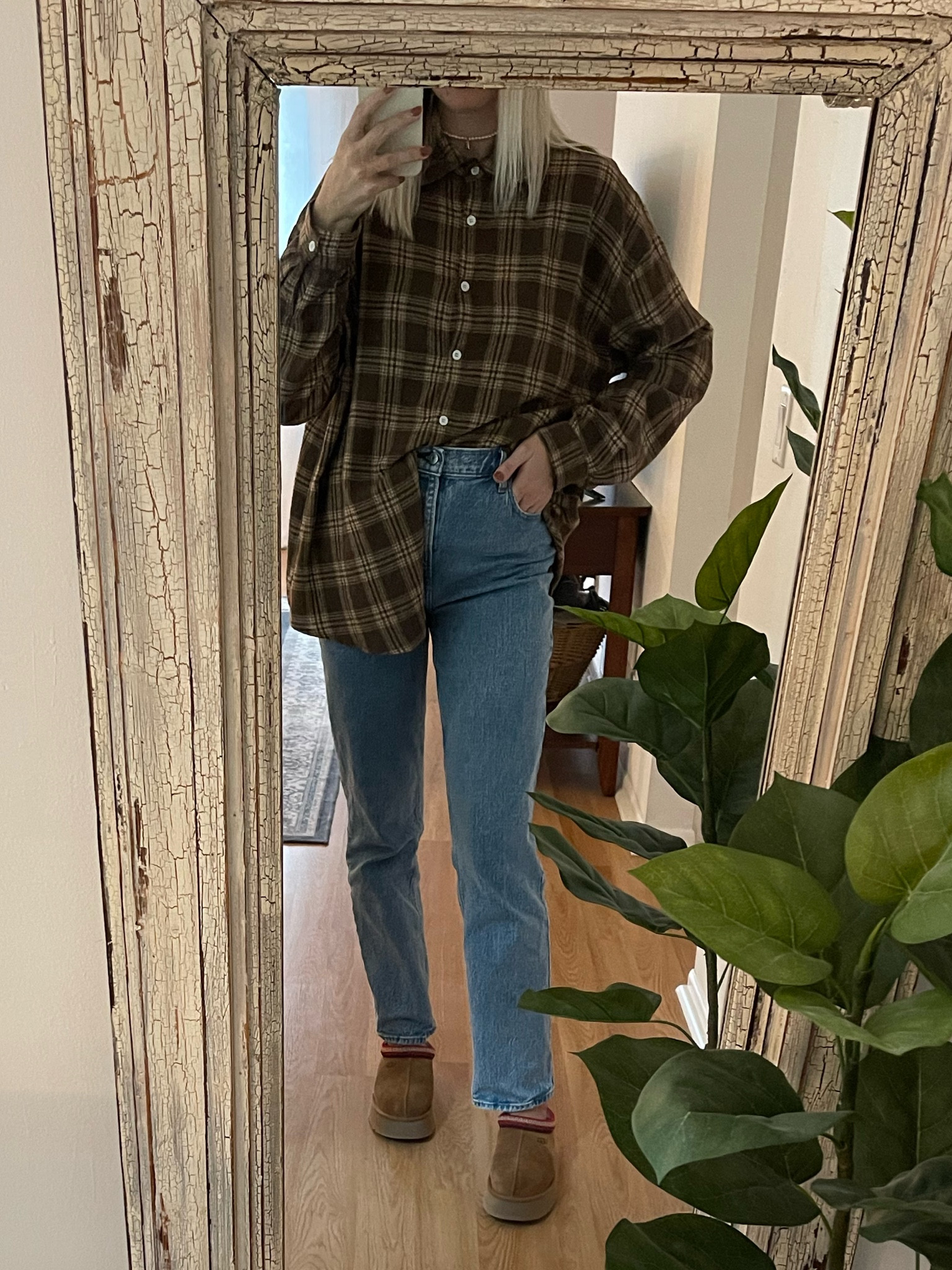 all the fall vibes 🍁🤎

flannel: L (size up for oversized look)
jeans: 29L 
uggs: 9 (tts - if your between sizes size up)
choker is from etsy & currently 50% off!


#LTKshoecrush #LTKSale #LTKSeasonal