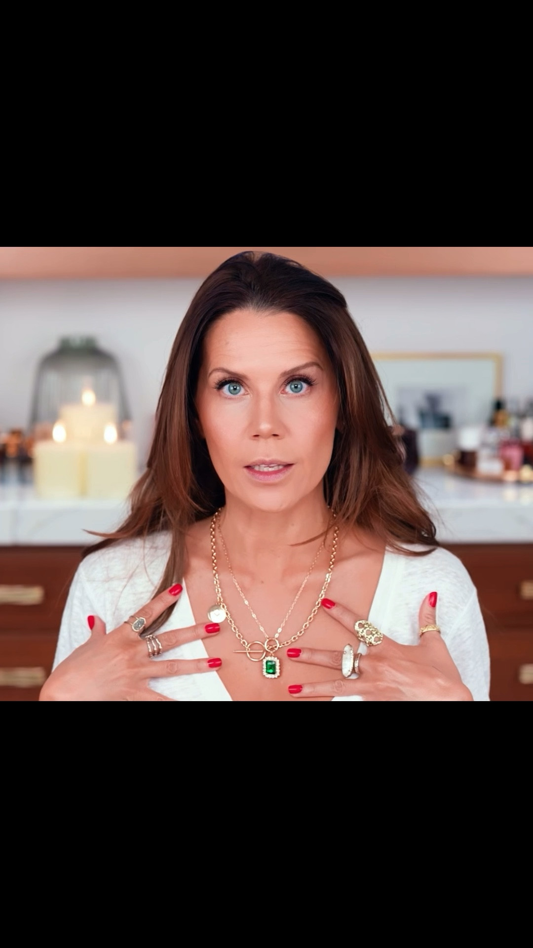 My go-to white tee + new fave layered necklace ~ effortless.
#Basics #LTKSeasonal 

#LTKSeasonal