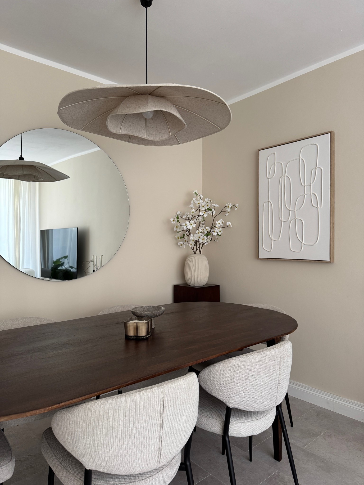 Esszimmer Esstisch esszimmerstühle Stühle Westwing hmhome Vase Holztisch diningroom Wandbild Leinwand Spiegel Kunstblumen Ikea 

#LTKeurope #LTKdeutschland #LTKhome