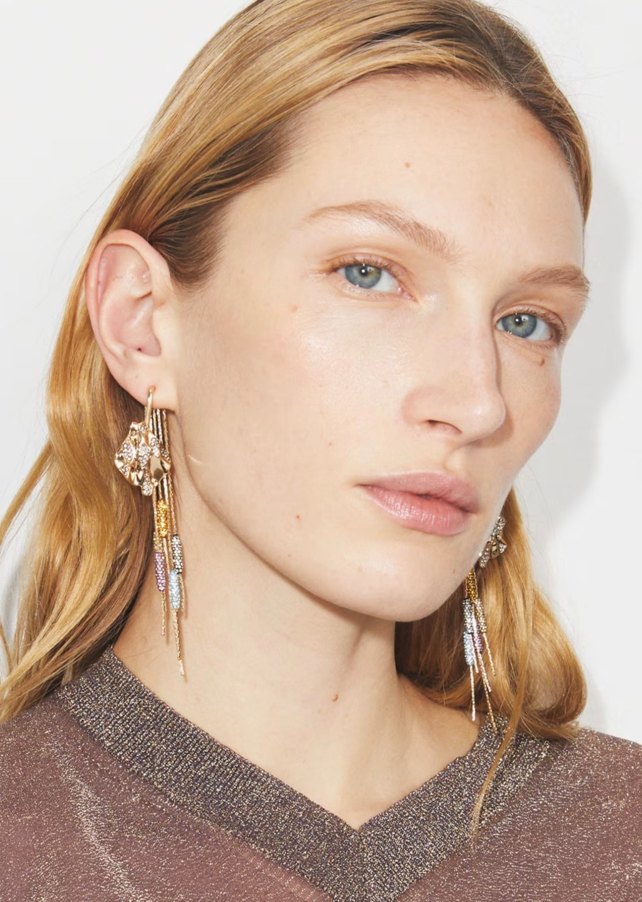 RUNWAY EMBELLISHED FRONT-BACK EARRINGS

Blending vintage and modern inspirations. Part of our Resort 2026 presentation, the Runway Embellished Front-Back Earrings are designed with an undulating drop at the front, backed by a cascade of chains accented with clusters of colorful crystals

#LTKTravel #LTKWorkwear #LTKSeasonal