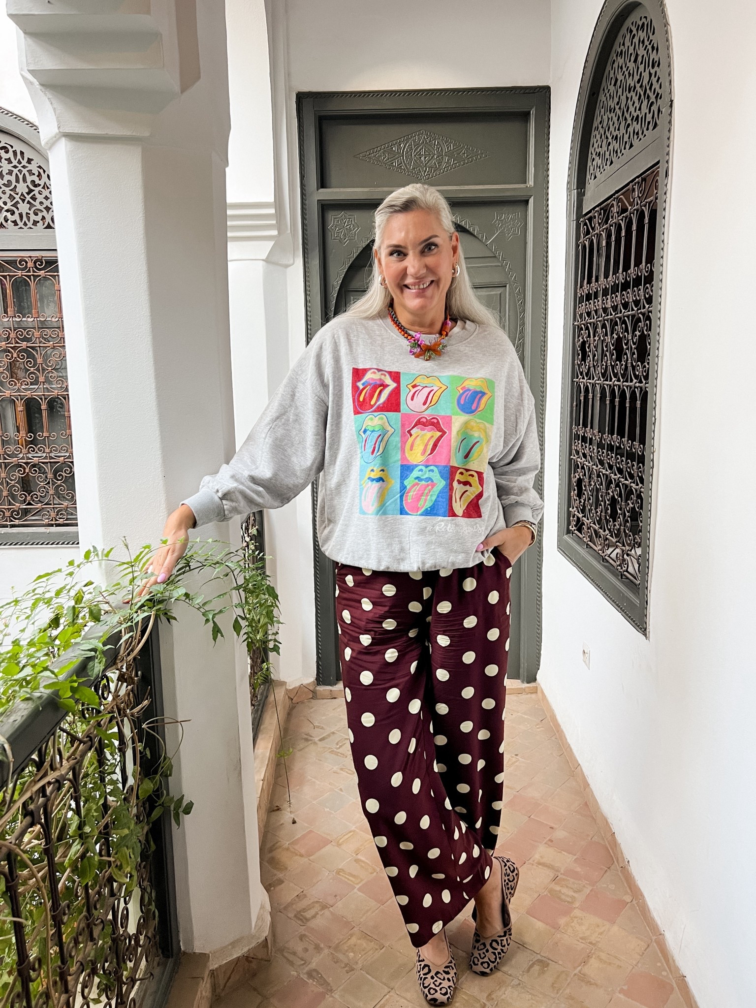 OOTD - Zaterdag. Paars/oranje bloemenketting. Rolling Stones sweatshirt. Bruine polka dot broek (Molly & My), Leopard print ballet flats. 



#LTKeurope #LTKnederlands #LTKtravel