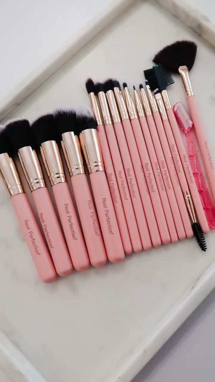 Smiles and Pearls loves this makeup brush set. It’s 16pcs and it even comes with a eyebrow razor for under $10. 

Amazon find, amazon influencer, amazon find under $10, beauty finds, stocking stuffers for her under $10, gifts for her, gifts for teens, gift for tweens, stocking stuffers, make up artist, make up routine, skincare

#LTKBeauty #LTKPlusSize #LTKSeasonal