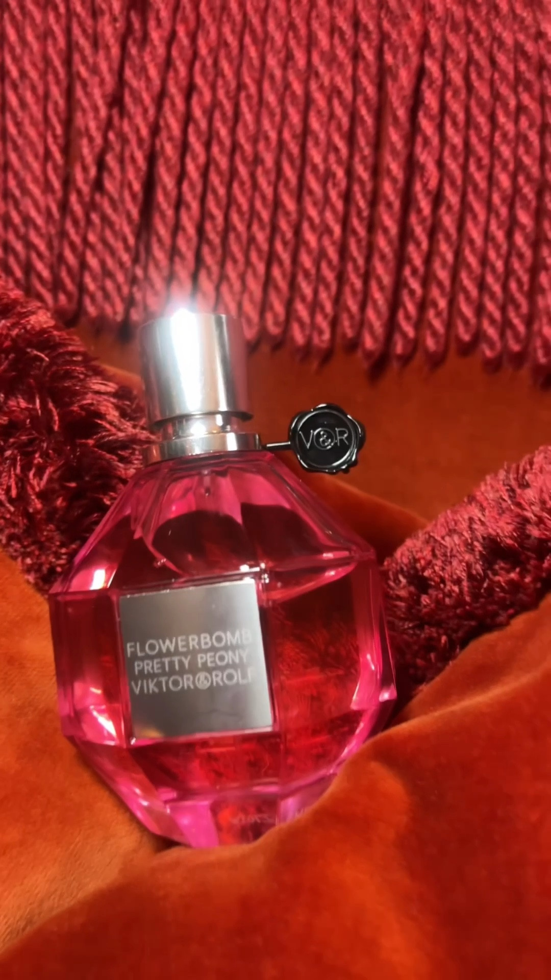 The valentines fragrance you will fall I. Love with ! This floral fruity scent is gorgeous! Imagine fresh strawberry , fresh peony and vanilla !
The pink bottle is so pretty too ! 


#gift #valentines #fragrance 

#LTKgiftguide #LTKluxury #LTKdatenight
