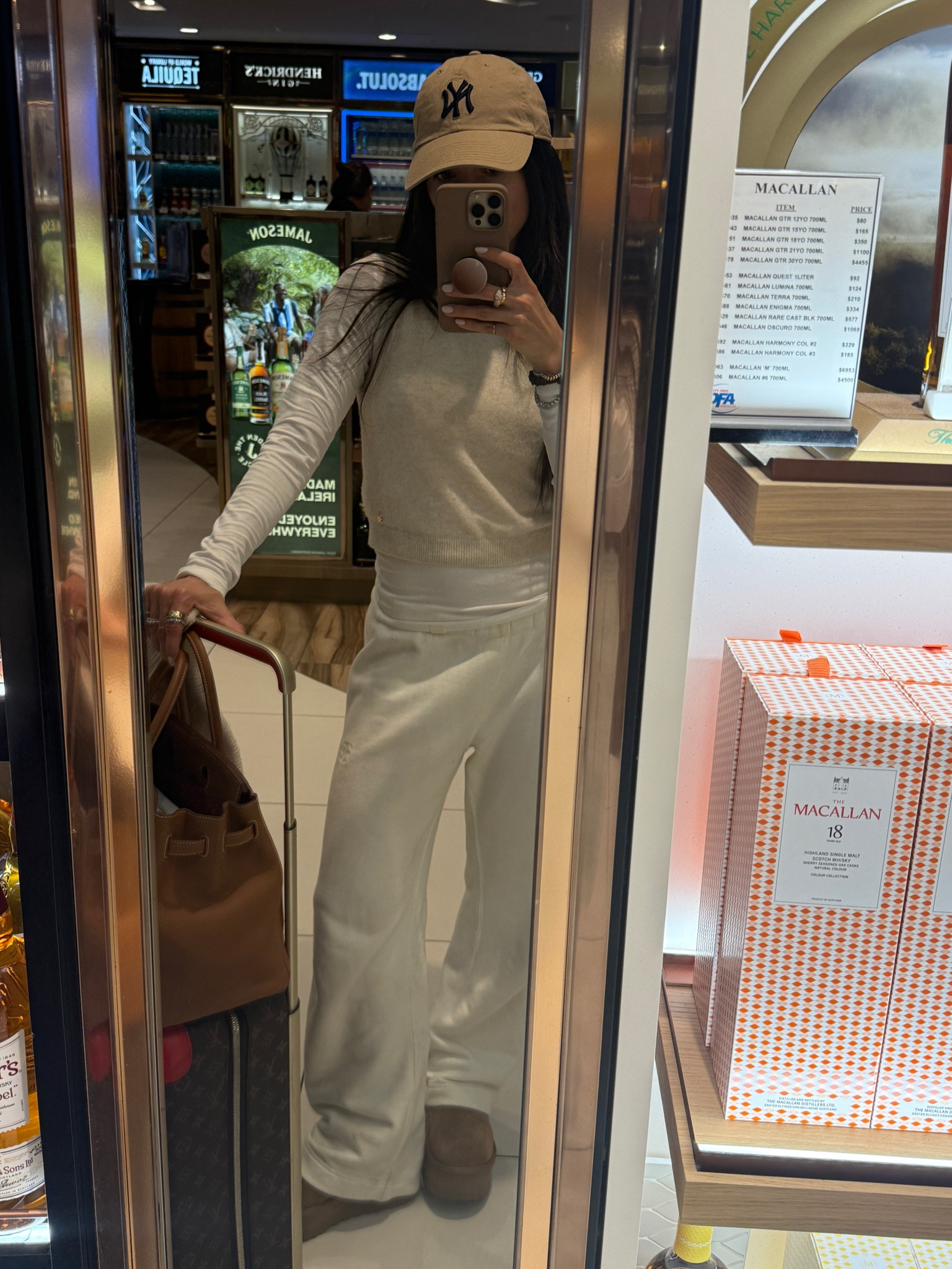 Travel fit ✈️ 

#LTKStyleTip #LTKTravel