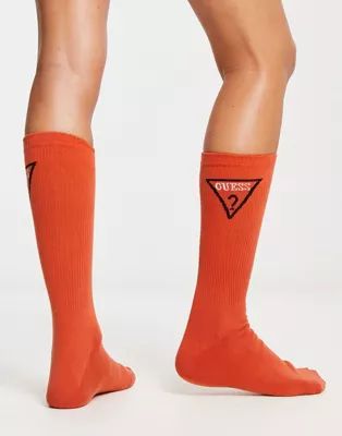 GUESS Originals – Socken in Orange mit dreieckigem Logo | ASOS (Global)