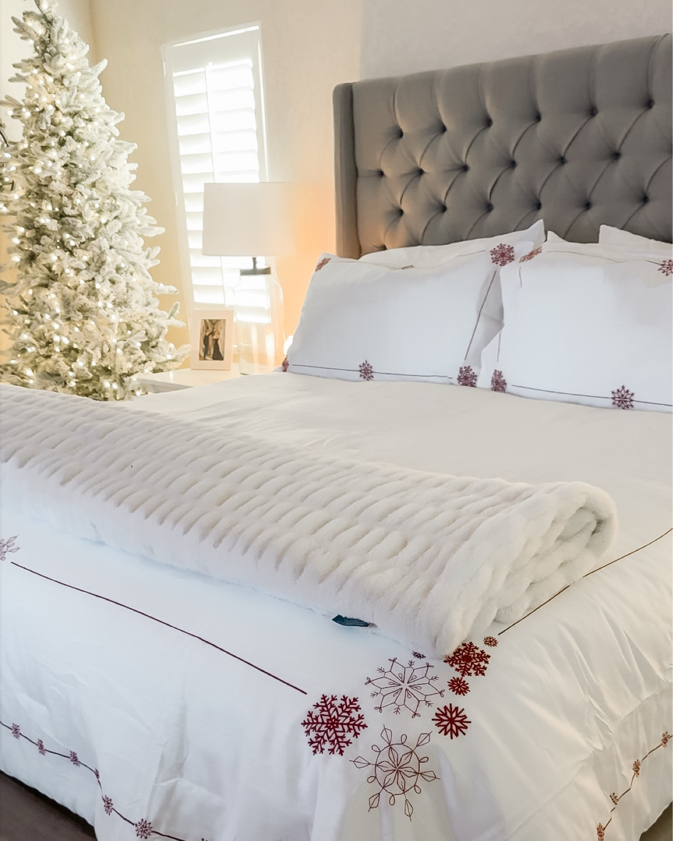 Holiday bedding 

#LTKHome
