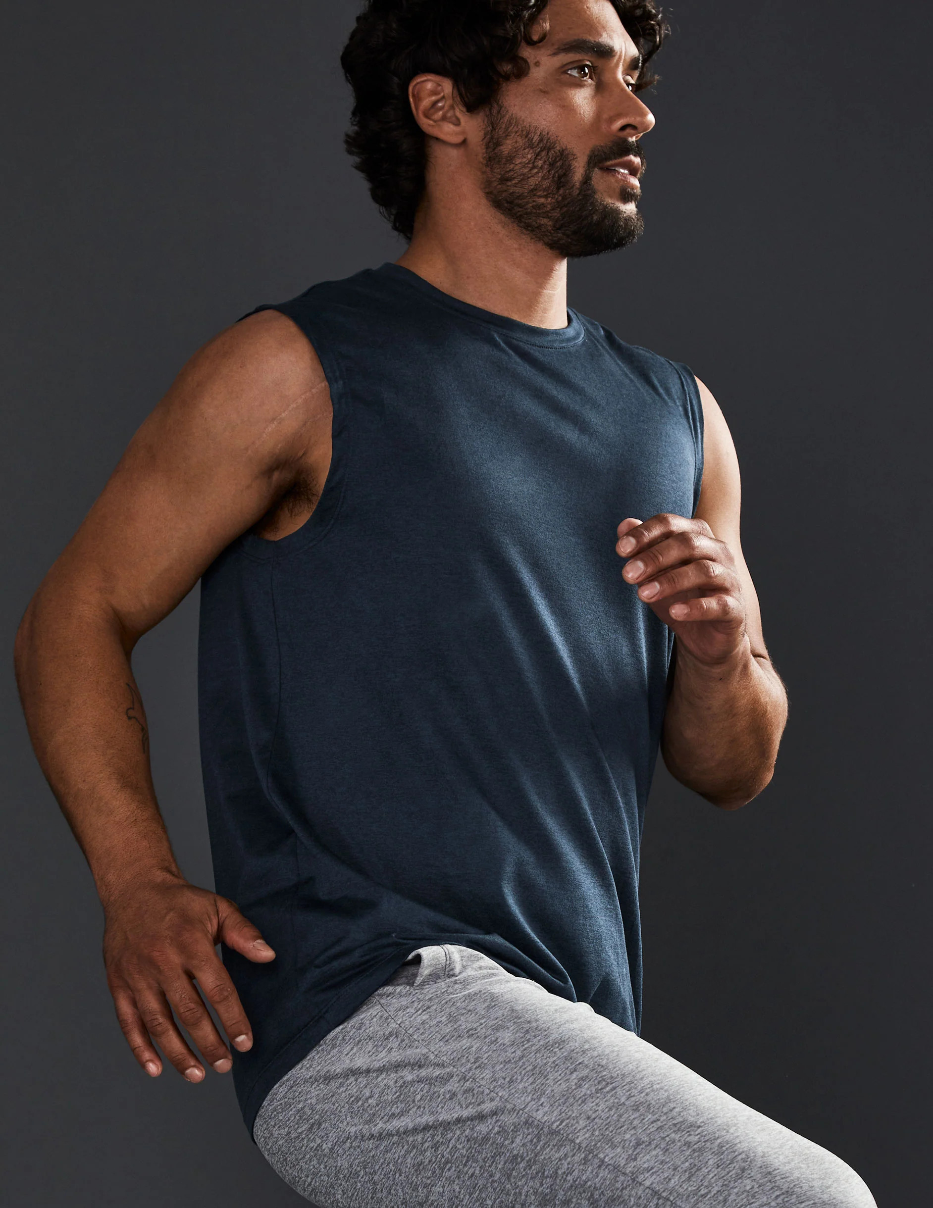 Featherweight Freeflo Men's Muscle Tank | Beyond Yoga | Beyond Yoga