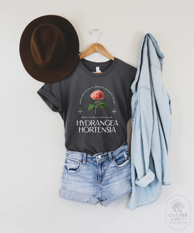 Vintage Hydrangea Drawing Women's T-Shirt / Flower T-Shirt / Vintage Botanical T-Shirt / Artist G... | Etsy (US)