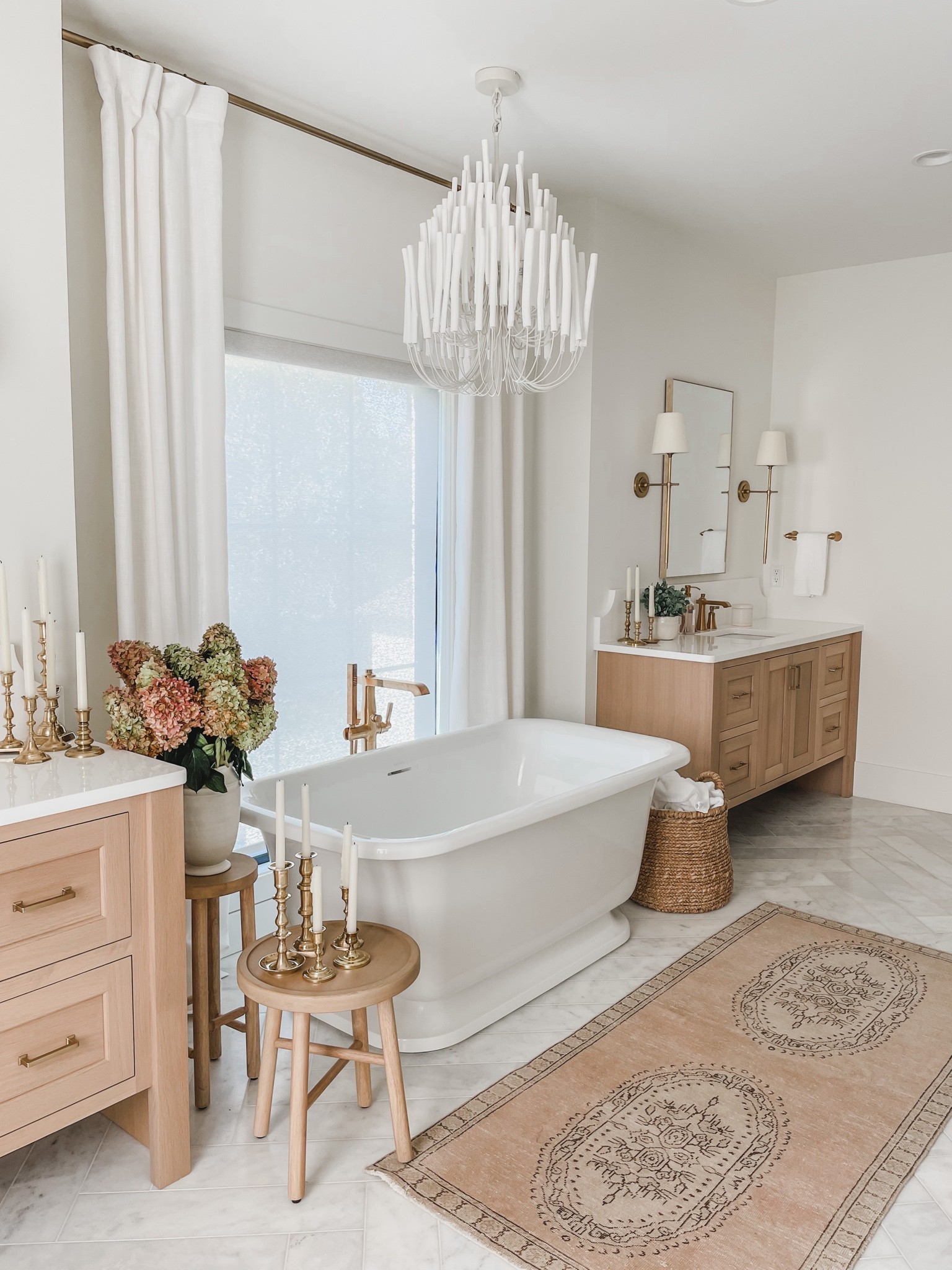 Light and airy primary bathroom — shop the look! 

#LTKSeasonal #LTKHoliday #LTKsalealert
