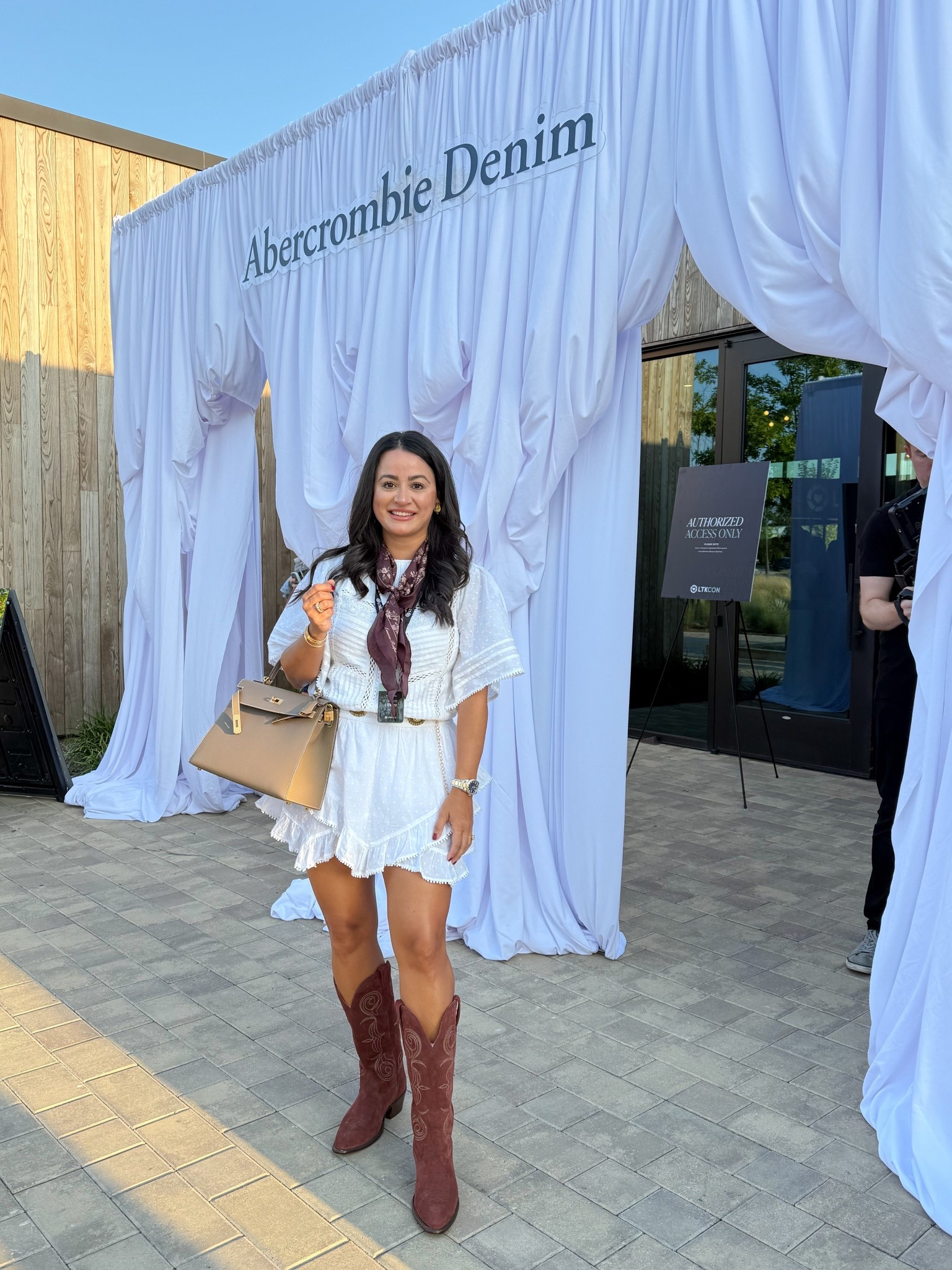 LTK con day 1!!! Outfit is Abercrombie and it was the comfiest!

#LTKCon #LTKFindsUnder100 #LTKOver40