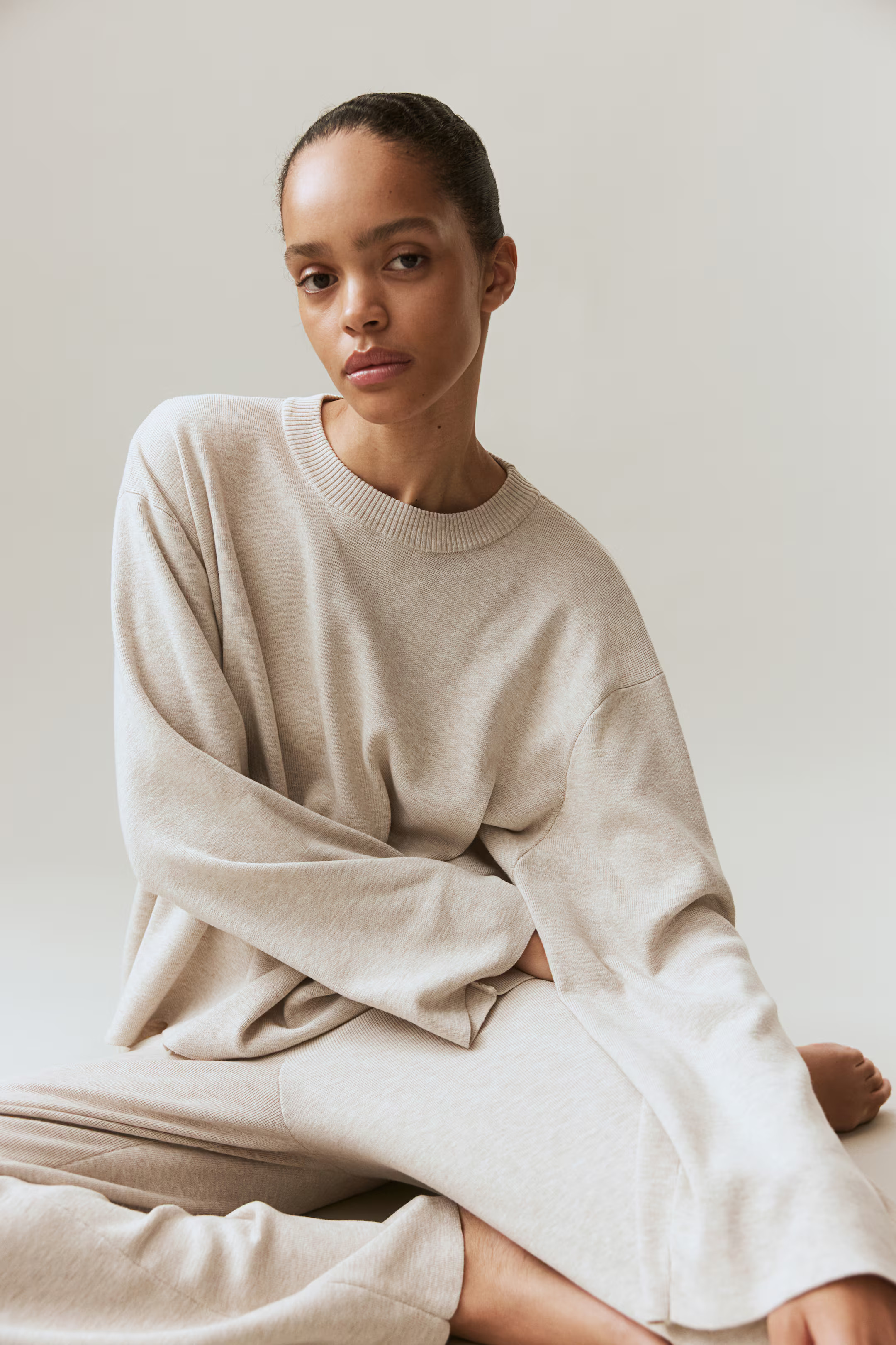 Oversized curved-hem jumper - Light beige marl - Ladies | H&M GB | H&M (UK, MY, IN, SG, PH, TW, HK)