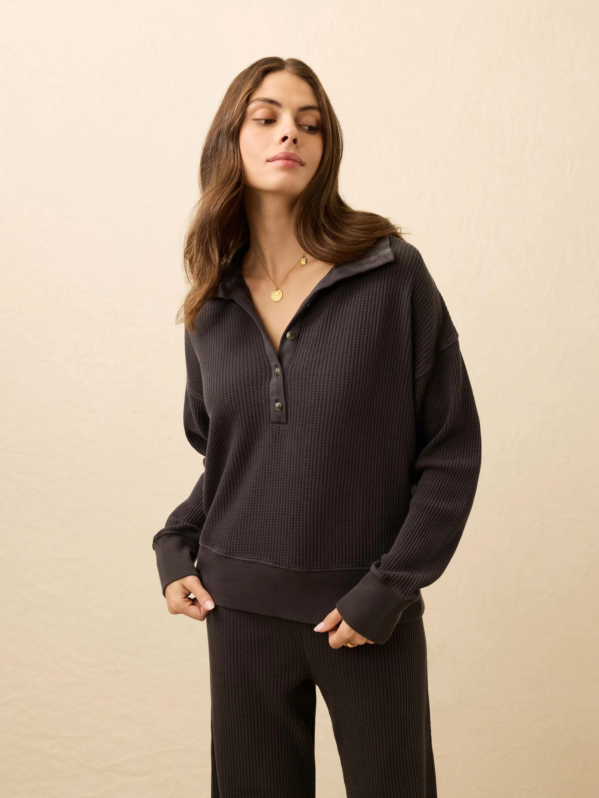 Après Waffle Henley - Washed Black | Faherty