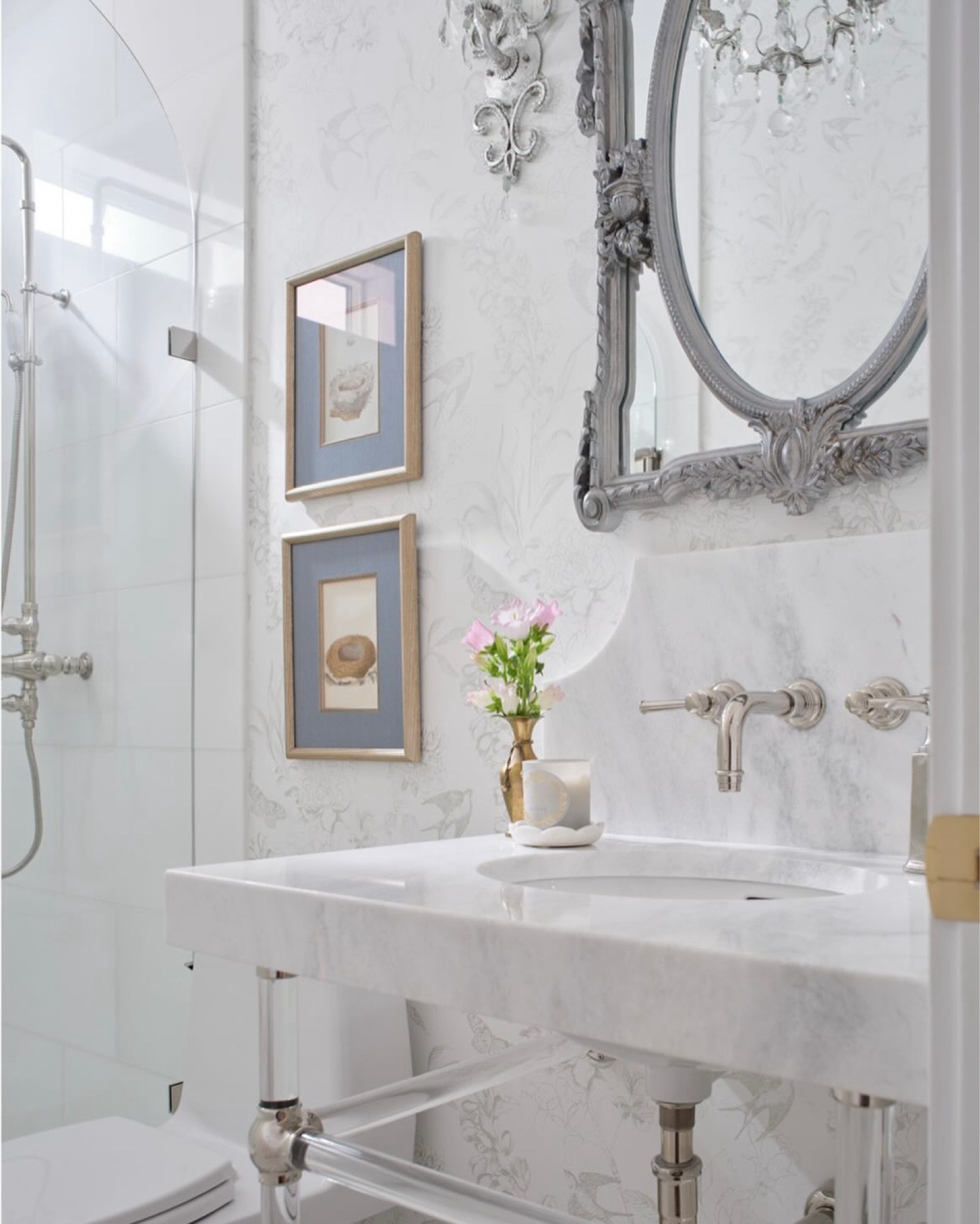 When you finish a beautiful bathroom you just have to share it! 

From the scrumptious wallpaper to the beautifully created lighting. Everything was customized specifically for this client. 

See stories for more details on this project.

Tile from @thetilehouseboise 

Lighting from @chandilighting 

Lucite vanity from @luxholdups 

Marble from @francinimarble_id 

Photography by @nelsonophoto 

Designed by @jkehomereset