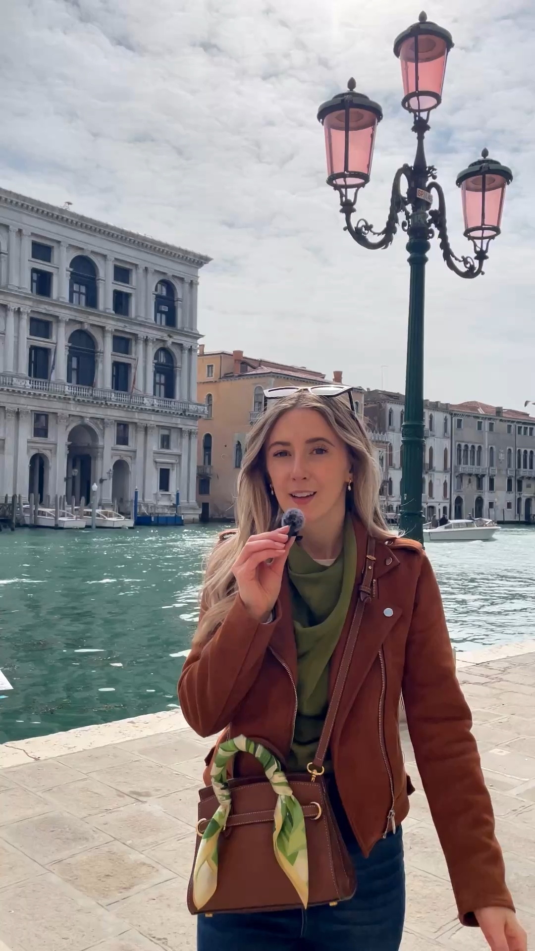 Spring outfits in Venice day 3 👒 

Comment “SHOP” & I’ll DM you links to my outfit 🔗 

Venice vlog live at 6pm tonight on my YouTube “Isobel Celine” 📸 

#springoutfitideas #springoutfit #springoutfits #springoutfitinspo #venice 

#LTKtravel #LTKspring #LTKjeans