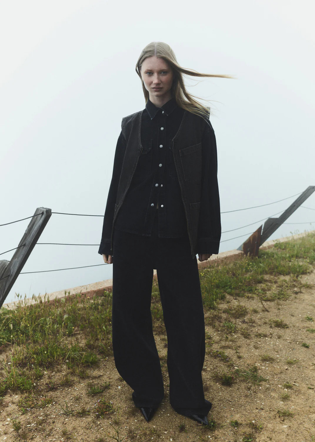 Low Curve Jean in Black Tar | AGOLDE