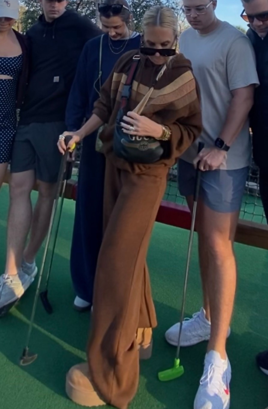 
chocolate tones, uggs, and a good staple.


#LTKgrwm #LTKmomlife #LTKselfcare