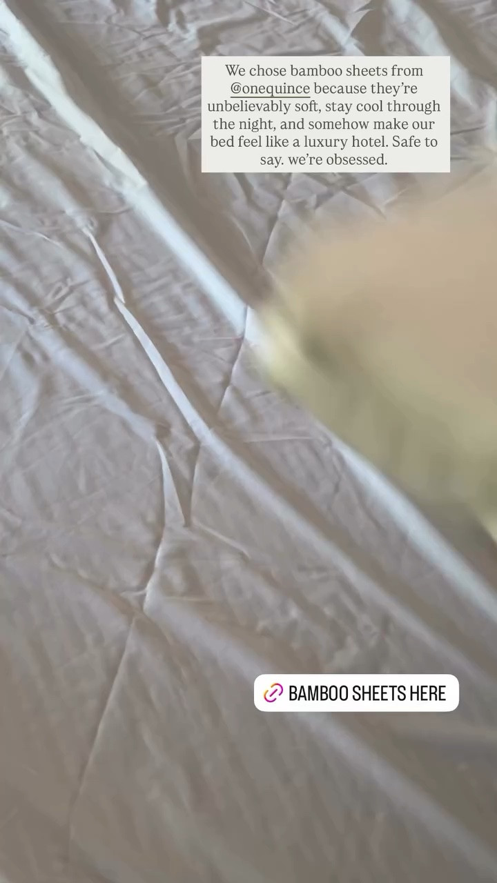We chose bamboo sheets from @onequince because they’re unbelievably soft, stay cool through the night, and somehow make our bed feel like a luxury hotel. Safe to say… we’re obsessed.