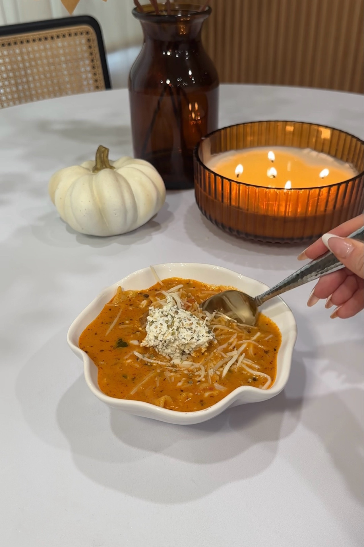 Decorative white ruffle bowl! 